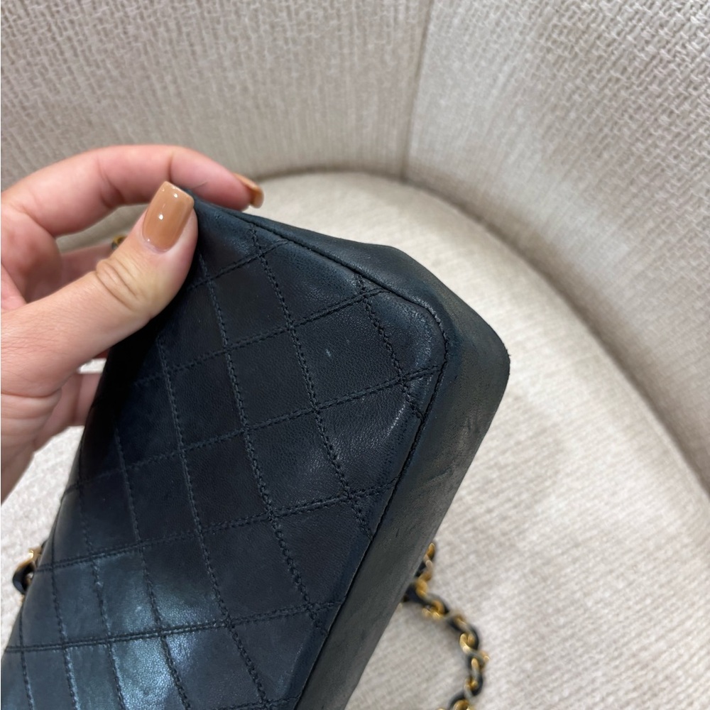 Authentic CHANEL black lambskin bicolor crossbody gold hardware - Picture 8 of 15